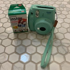 POLAROID CAMERA